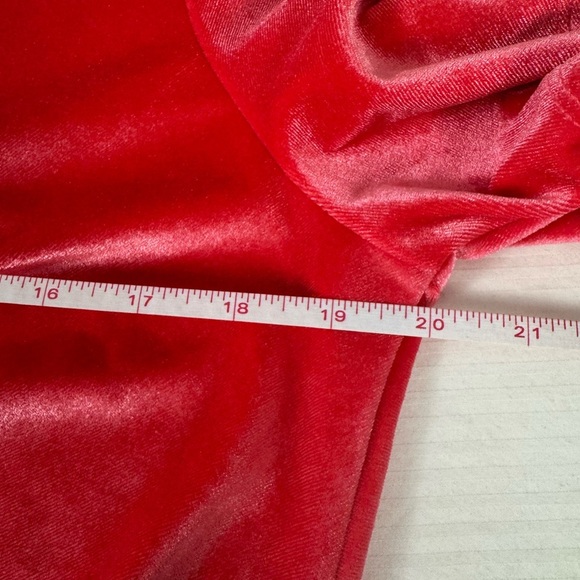 NWT Torrid stretch velvet shirred front flutter sleeve in tea berry pink - Picture 11 of 13